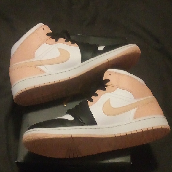 Men's size 10 Artic Orange Retro Jordan 1s - Picture 4 of 7